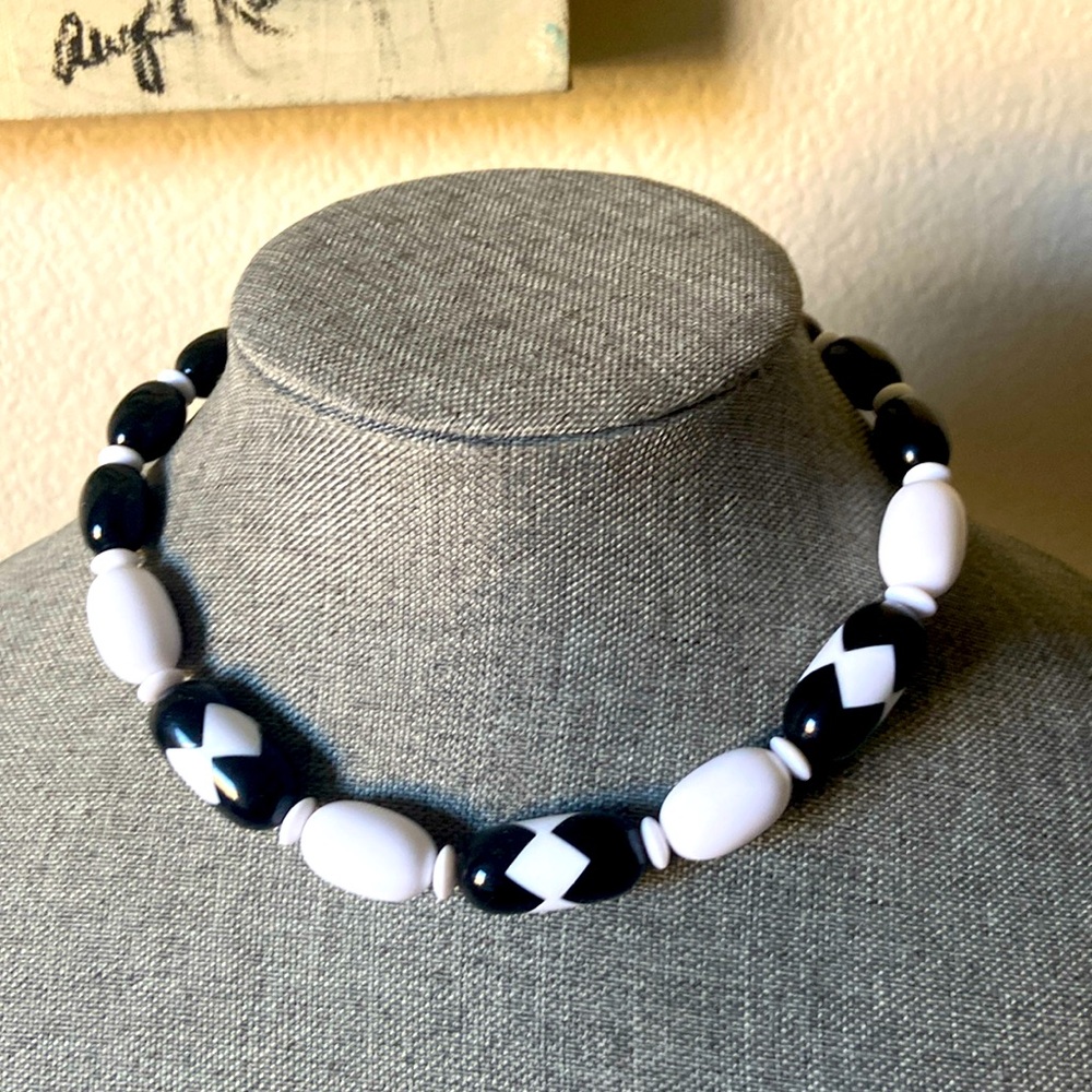 Vintage 80s Lucite Black  & White Two Tone Beaded Necklace